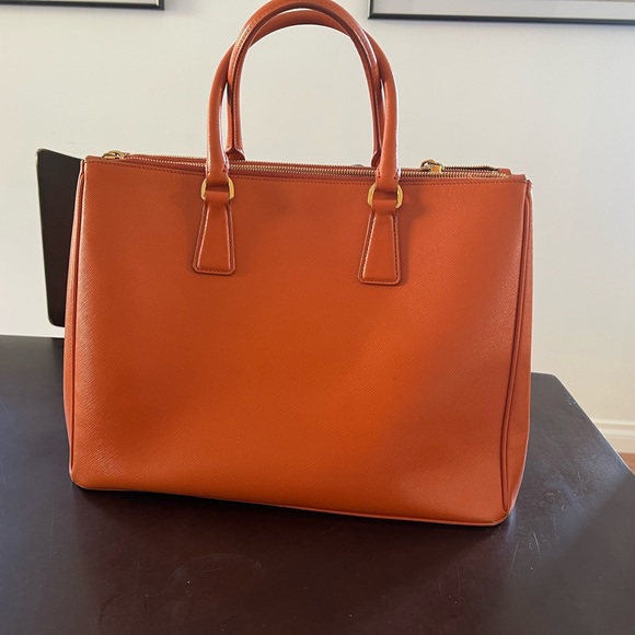 Prada Large Galleria Double Zip Tote Militare - Picture 4 of 8